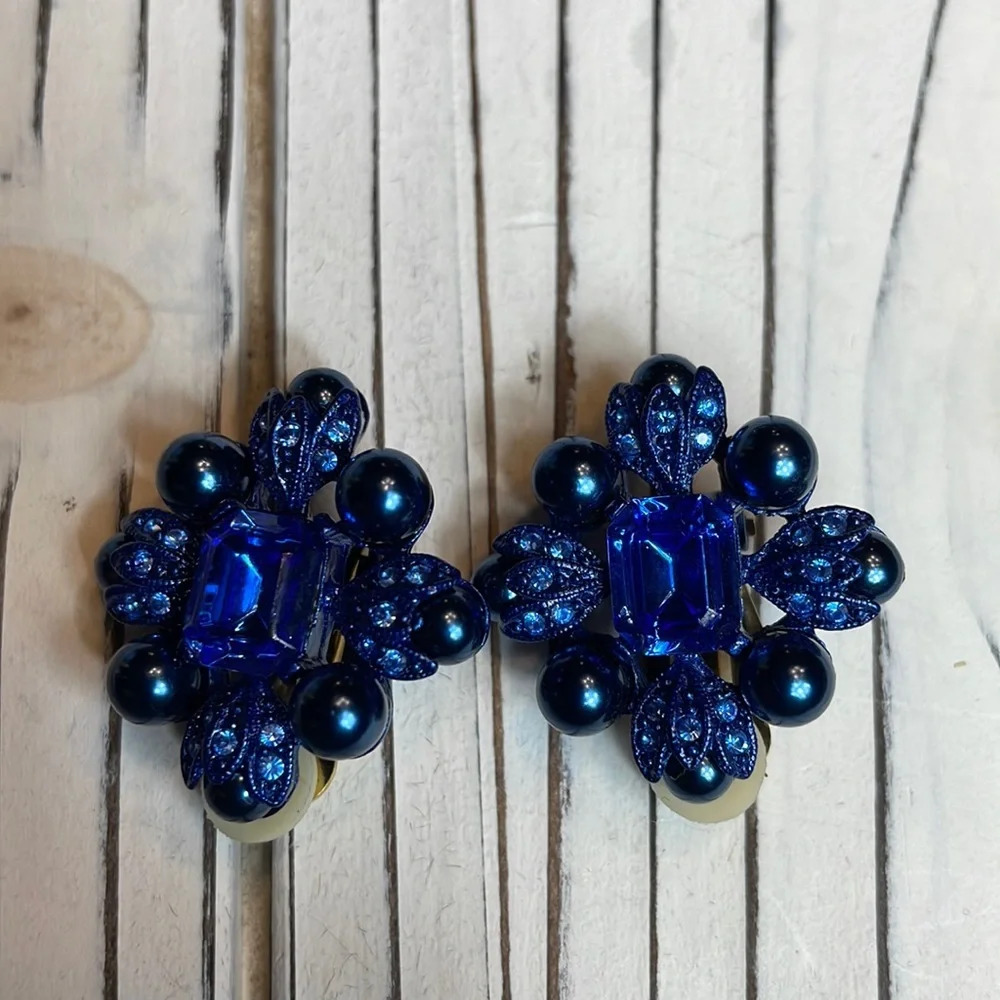 Joan Rivers clip‎ on earrings